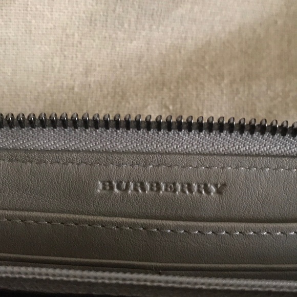 Burberry Smoke Nova Check Wallet - Picture 6 of 8